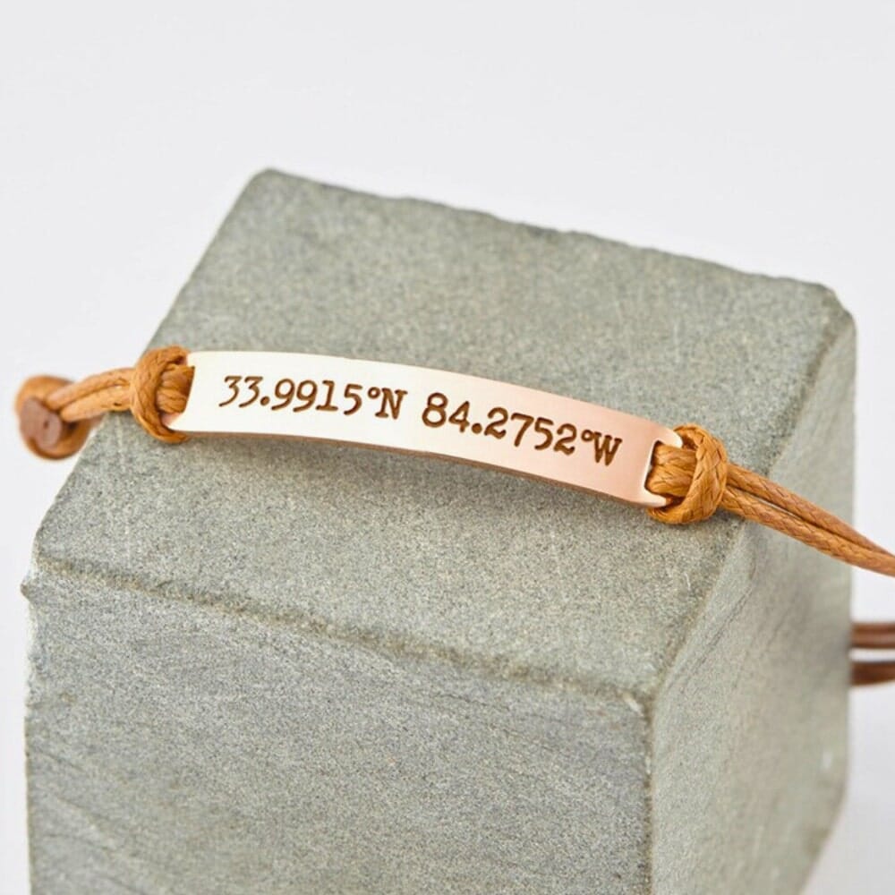 Dezentes Armband mit länglicher Gravur Bracelet Loanya Roségold Braun