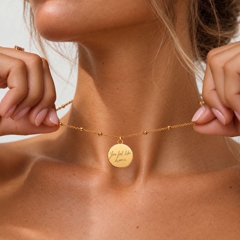 Drawing Necklace – Round Pendant with Diamond Engraving